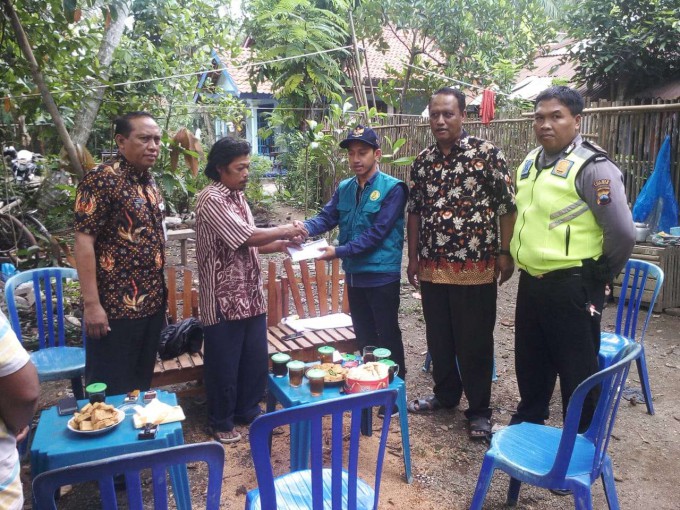 RUMAH AMBRUK AKIBAT HUJAN DERAS DI JATIMALANG KEC KLIRONG MENGUNDANG PERHATIAN PEMERINTAH