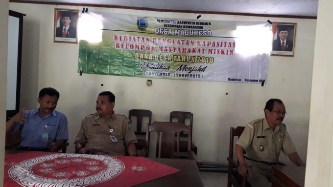 PELATIHAN MENJAHIT UNTUK PEMBERDAYAAN MASYARAKAT DESA MADURESO
