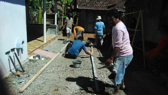 Pembangunan Rabat Cor di Rt 02 Rw 02 Desa Selokerto